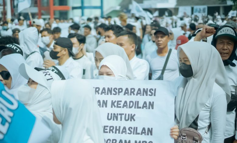 Massa Aksi Suarakan Program MBG Lanjutkan "Setiap Anak Berhak Makan Bergizi"