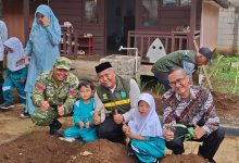 Tanamkan Cinta Lingkungan Sejak Dini, PAUD Alam KB Attaqwa Gelar Gerakan Penanaman Pohon Bersama Camat Sukabumi